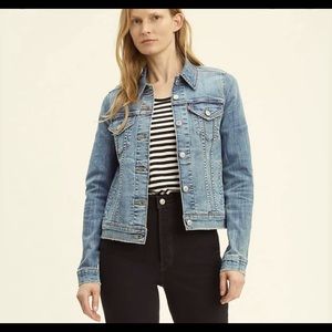 Levi’s Women Classic Trucker Denim Jacket